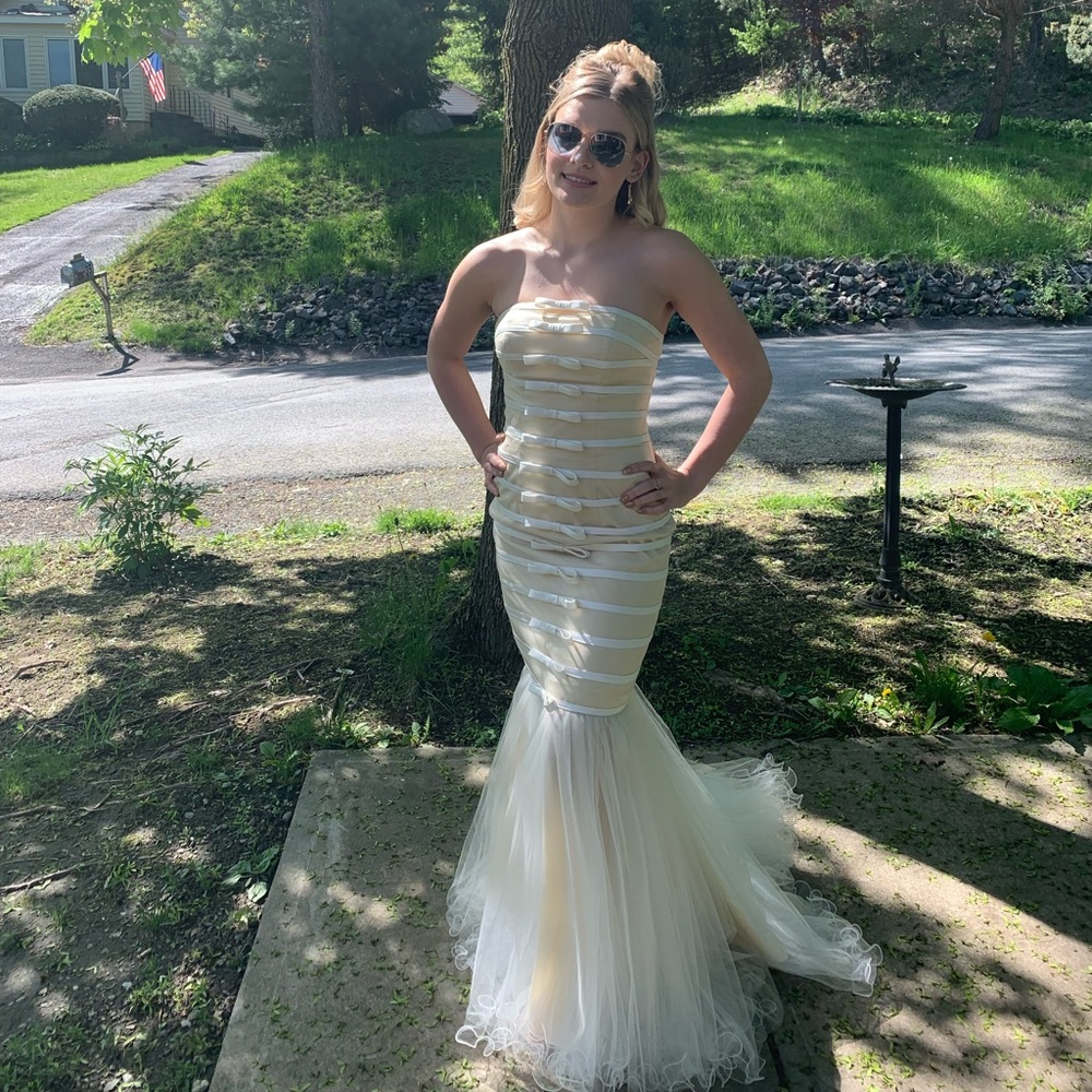 Strapless mermaid style yellow